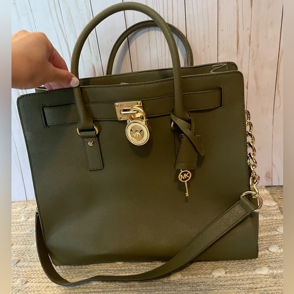 Michael Kors Hamilton Traveler Olive Color with matching wallet - Picture 4 of 14